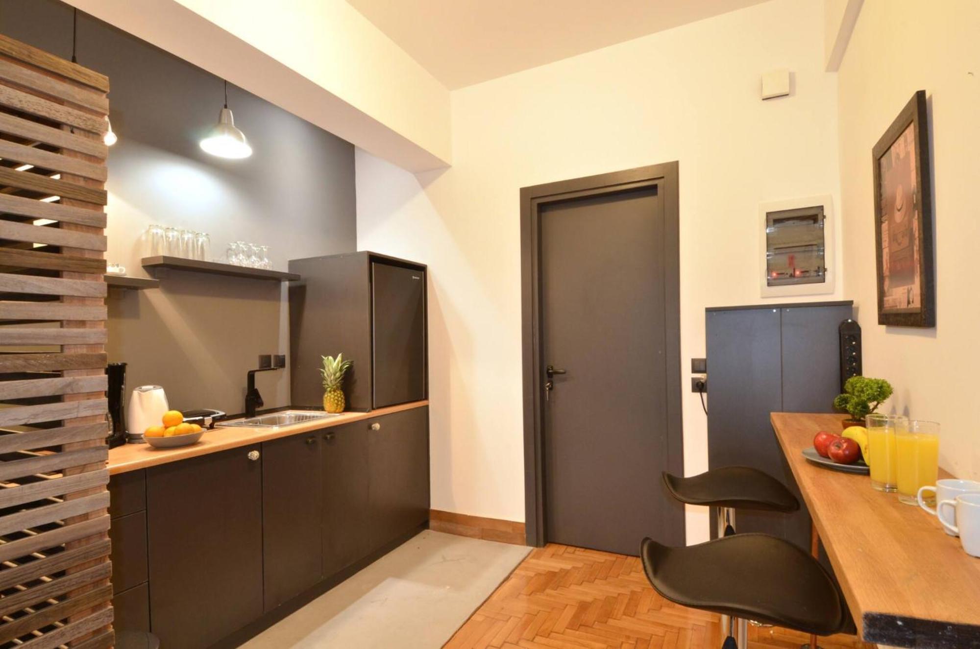 A Modern Rustic Cosy Apartment At The Foot Of Mount Lycabettus 아테네 외부 사진