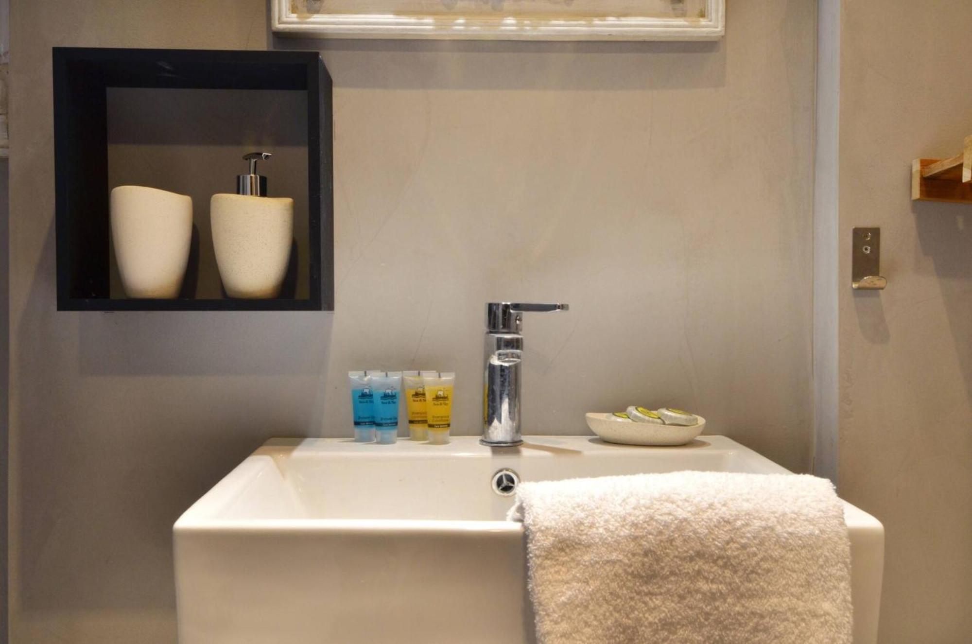 A Modern Rustic Cosy Apartment At The Foot Of Mount Lycabettus 아테네 외부 사진